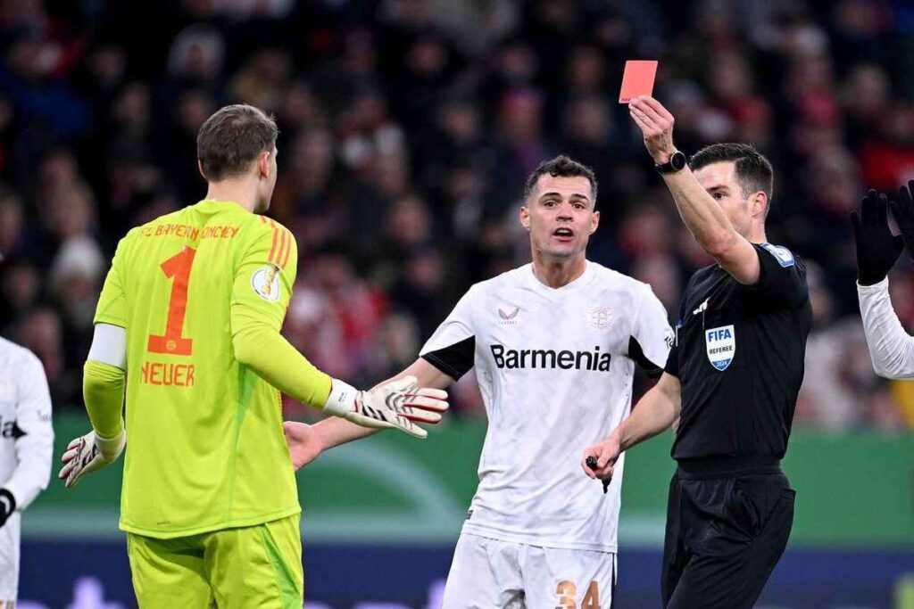 Красная карточка Нойера, «Бавария» выбывает из Кубка Германии «Байером»