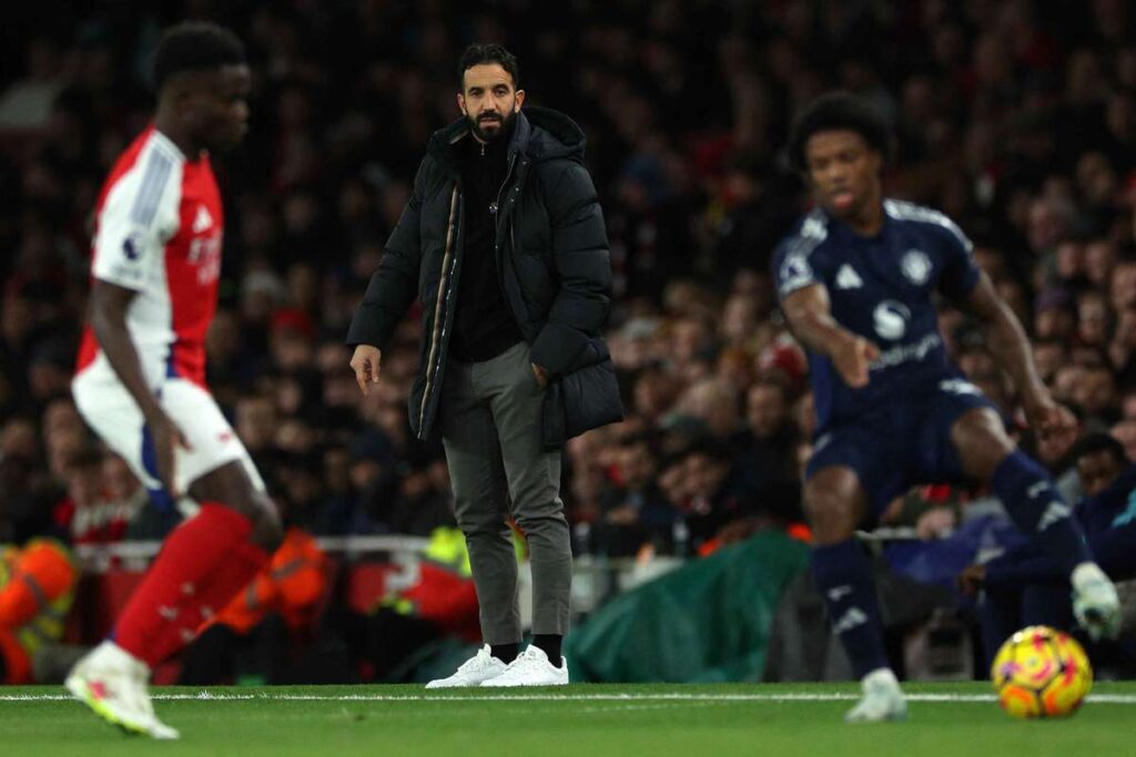 Аморим: «Меняем методику. Мы больше бегаем, и мне приходится спасать игроков»