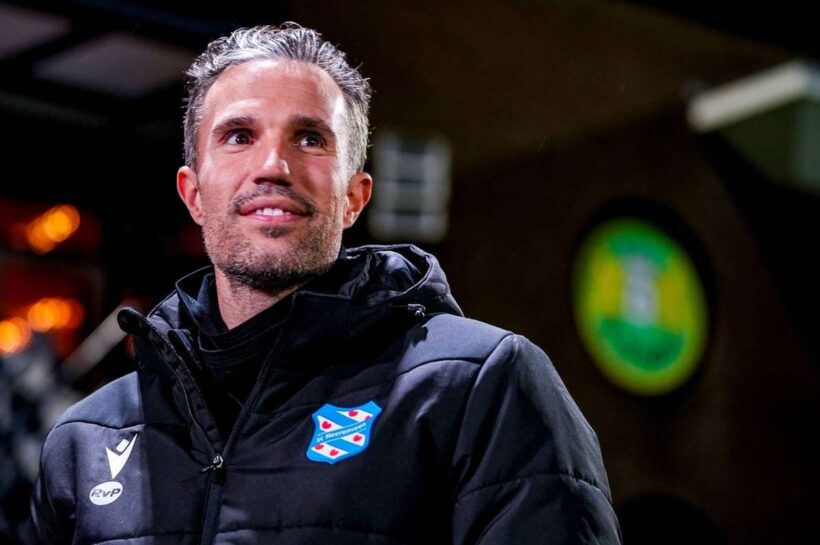 Heerenveen "разочарован" быстрым отъездом тренера Робин ван Перси