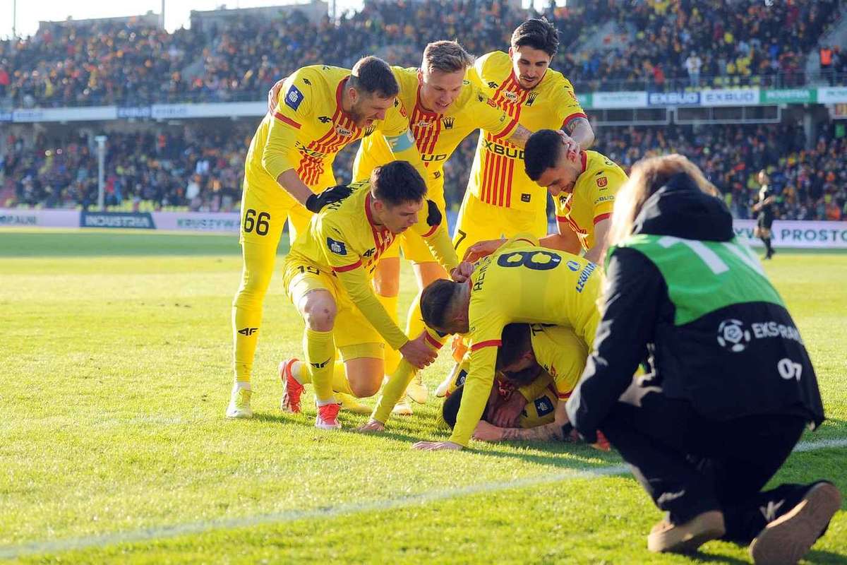 Суббота с Премьер -лигой: Силезия погрузится в корону после двойного Далмау, Видзев берет погнь