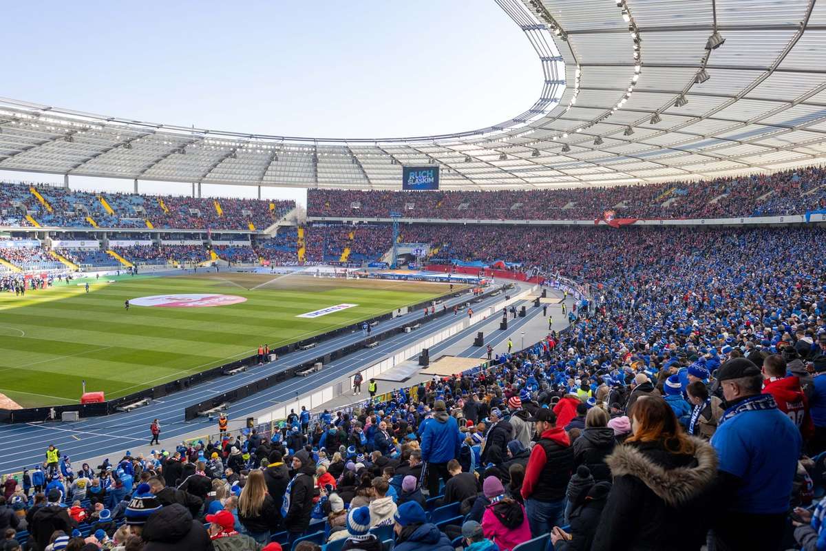 Запись посещаемости и хет-трик Родадо в Чорсове. Висла сломал трафик в матче Мастеров