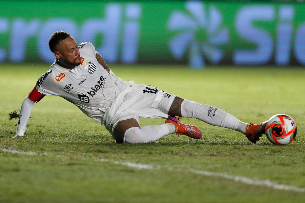 Футбольные звезды, возглавляемые Неймаром, призывают к лучшим шагам