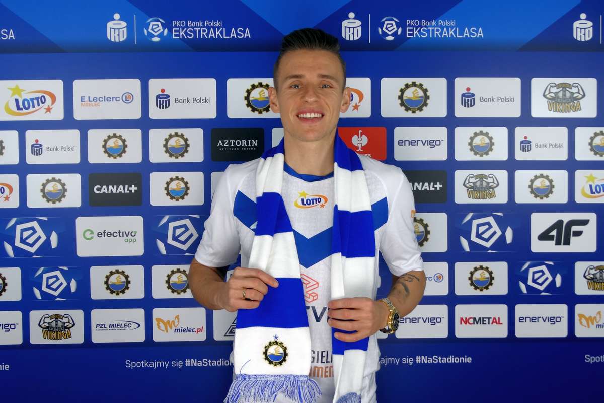 Дамиан Кесдзиор представлен как футболист, стальный Mielec, временное изменение цвета