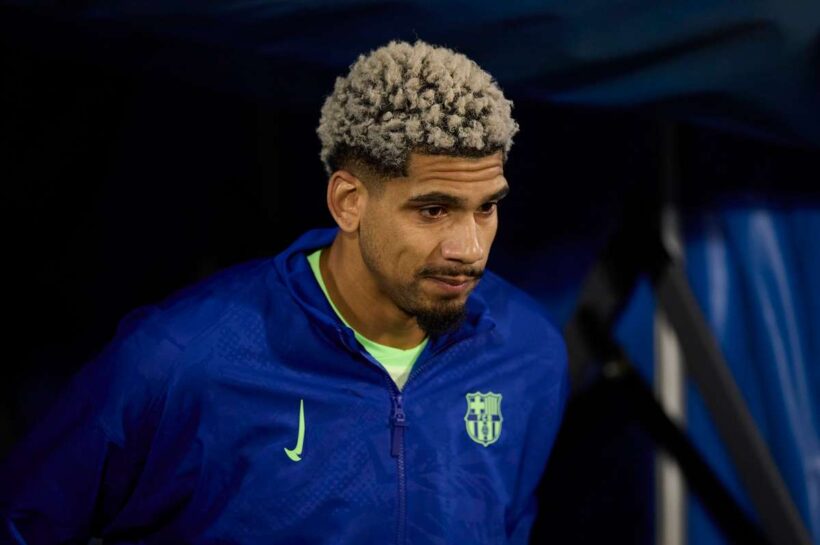 Деко не исключает продажи Рональда Арауджо. "У тебя не может быть игрока, который не счастлив"