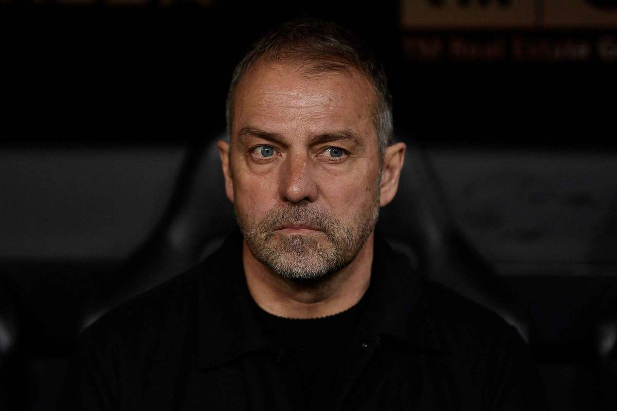 Красный для Беллингхэма как предупреждение. Flick обращается к игрокам, чтобы не обсуждать с судьей