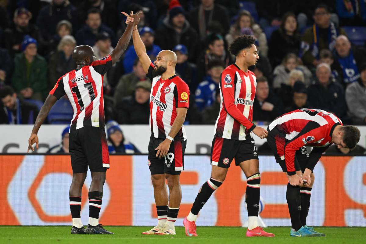 Брентфорд отлично справляется, фанаты Лестера вышли во время перерыва в матче