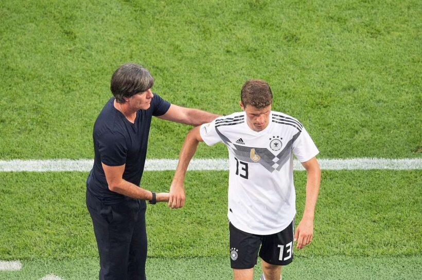 Иоахим Лёу защищает новый контракт Томаса Мюллера в Баварии. "Выдающийся игрок"