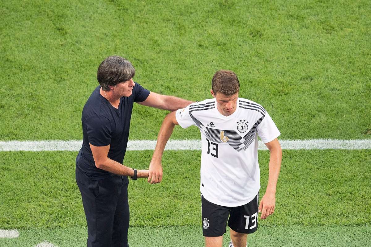 Иоахим Лёу защищает новый контракт Томаса Мюллера в Баварии. "Выдающийся игрок"