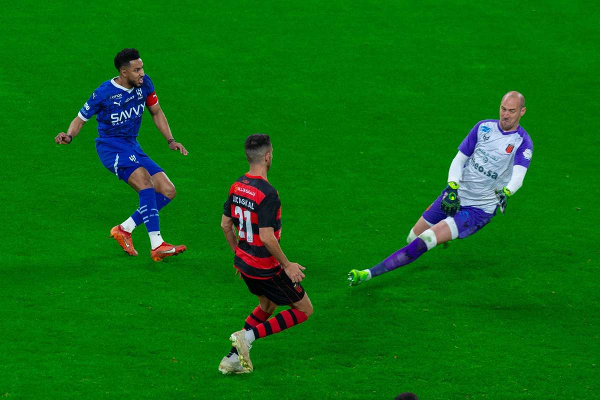 Аль Хилал критикует судейство и призывает иностранных арбитров в Саудовской лиге