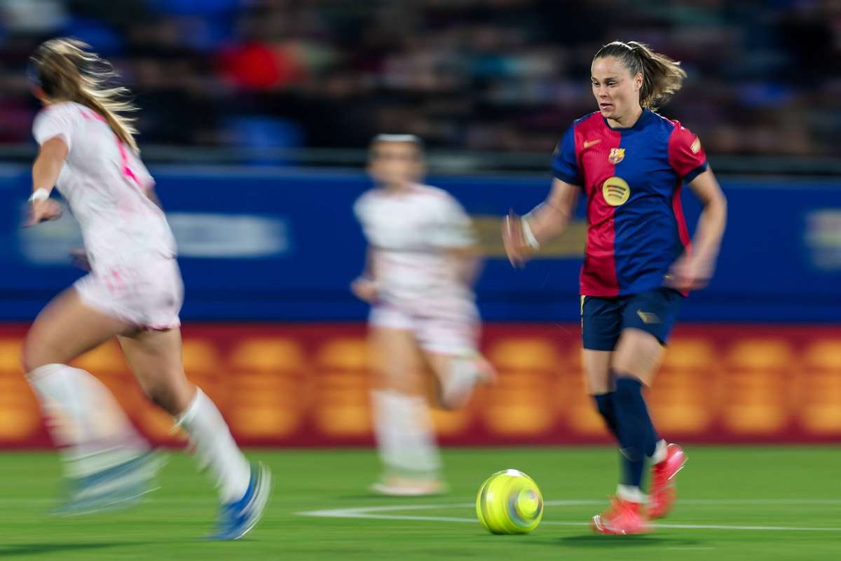 Ewa Pajor Как машина, польская женщина закручивает свои достижения в Барселоне