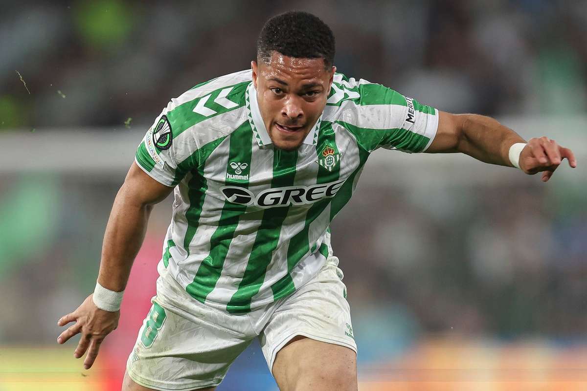 Лалига приостанавливает уход Витора Рок из Барселоны в Пальмирас