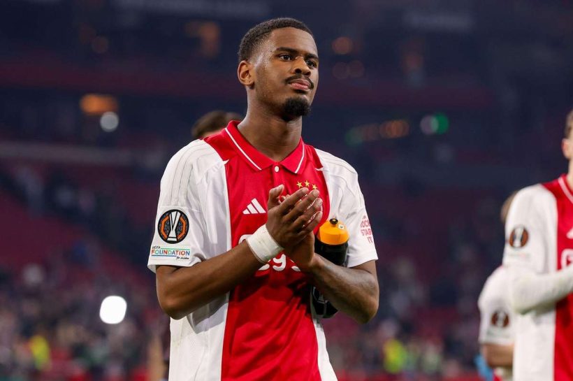 Ливерпуль хотел бы привлечь нового левого защитника. Следует за молодым рекордсменом от Ajax