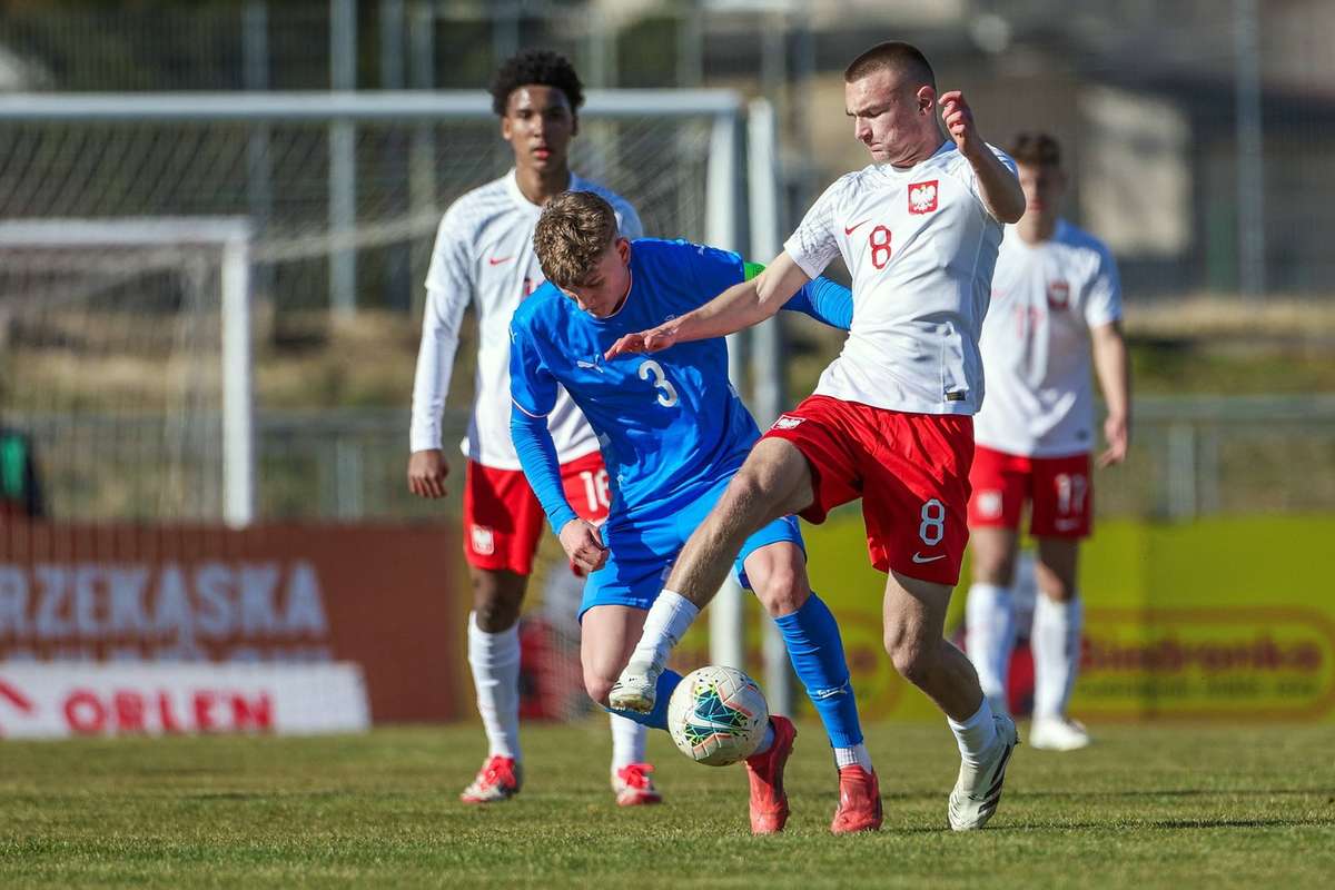 Польская сборная U19 проигрывает после цели игрока Juve и команды U17 после парных