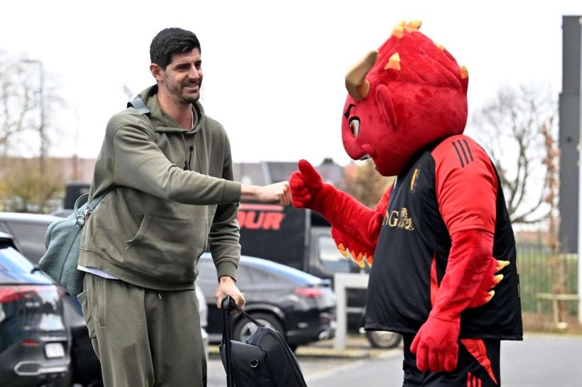 Тибо Куртуа присоединяется к бельгийской команде, несмотря на критику его возвращения