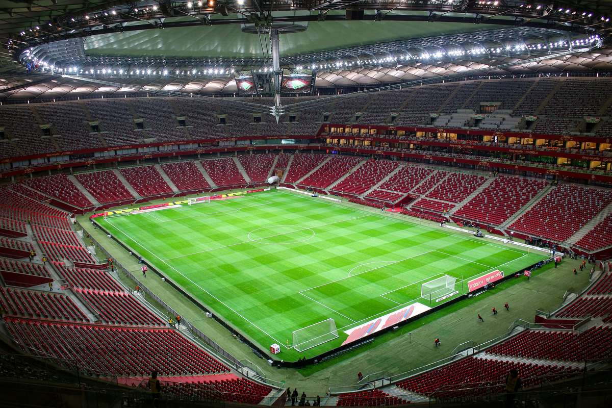 PGE Narodowy Roof останется закрытой для матча в понедельник с Мальтой