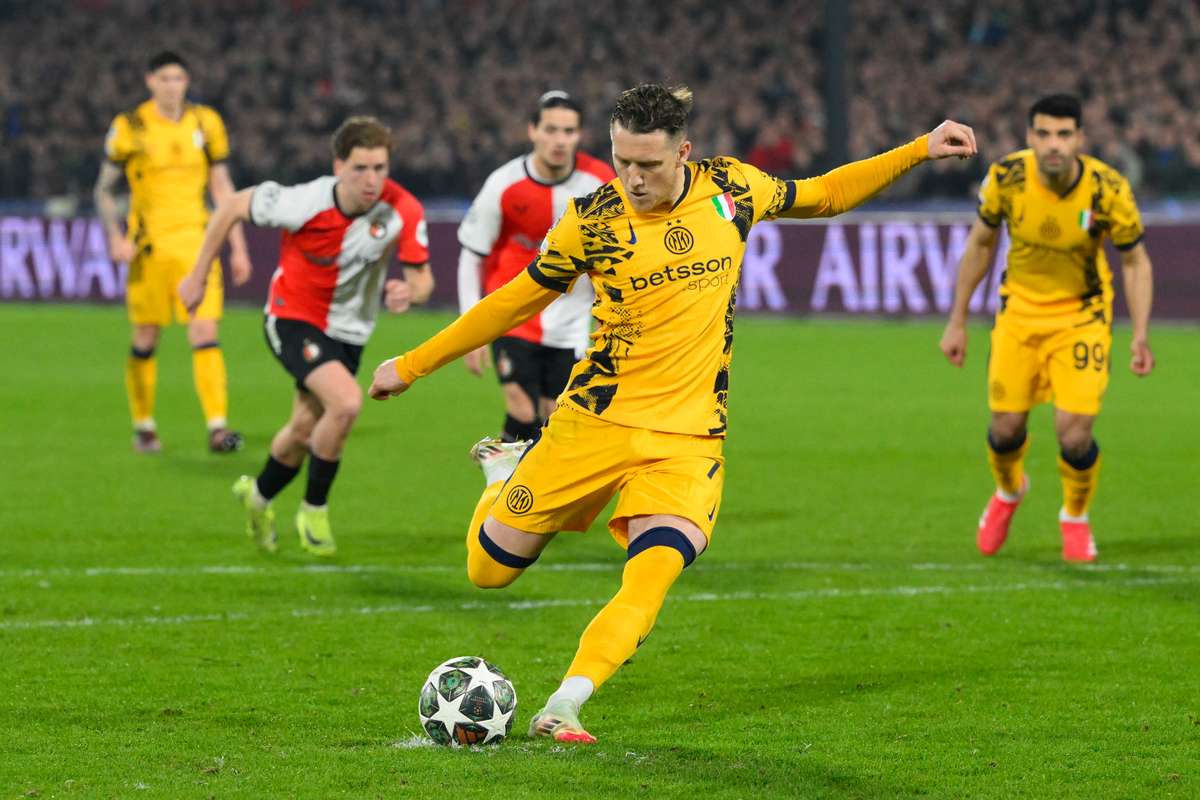 Сплошная авансовая выплата Inter On de Kuip, помощь и потраченное впустую штраф о Зиелинском