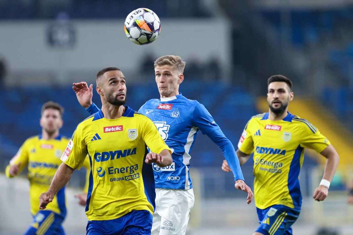 Арка победила с Рухом. Неожиданное поражение меди с откровенным