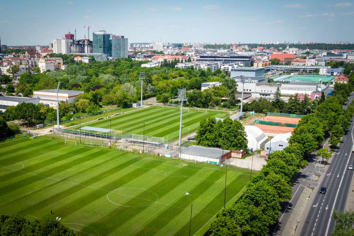 Warta Poznań рассчитывает на разрешение конфликта сторонника и ... присоединяется к нему