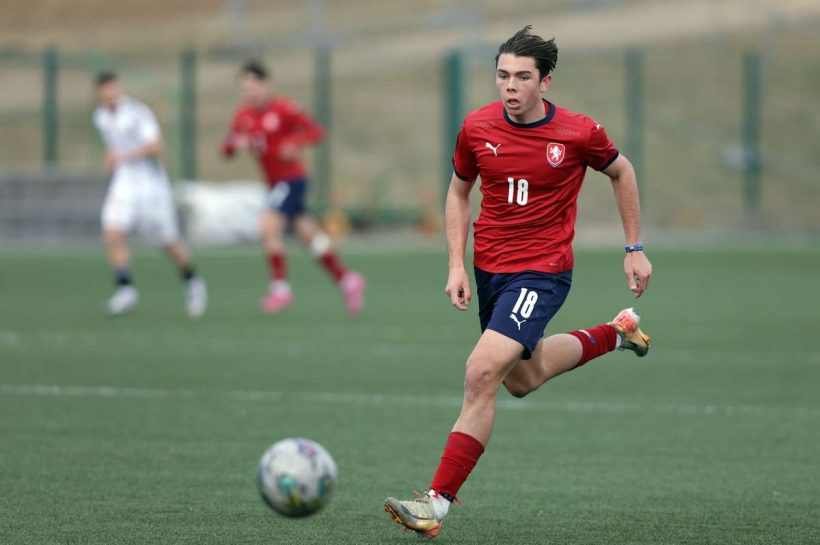 Сын Баффона празднует свой первый гол в чешском репрезентации T -Fork