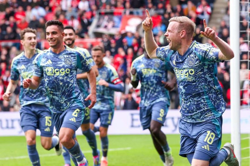 Ajax наносит PSV мощный удар и направляется на чемпионат после победы в Eindhoven