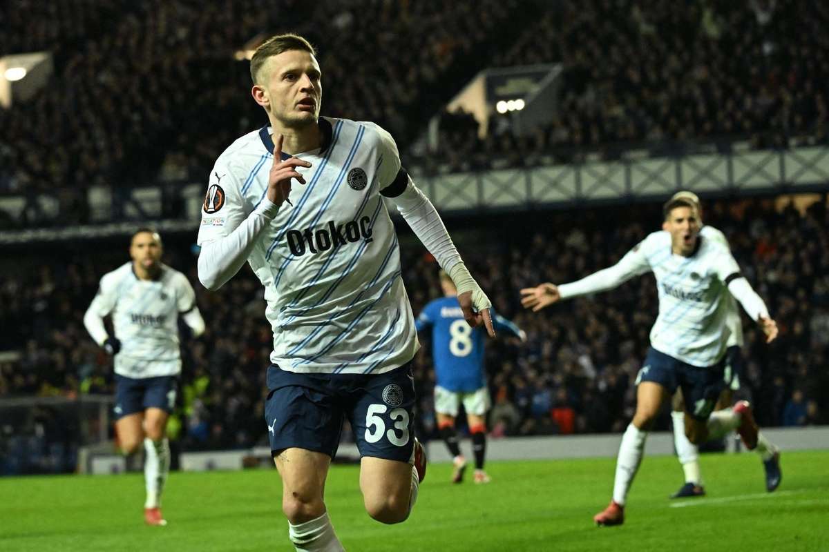 Два целевых целях Szymański в Глазго, но Фенербахче падает с Le. Атлетик устраняет рома