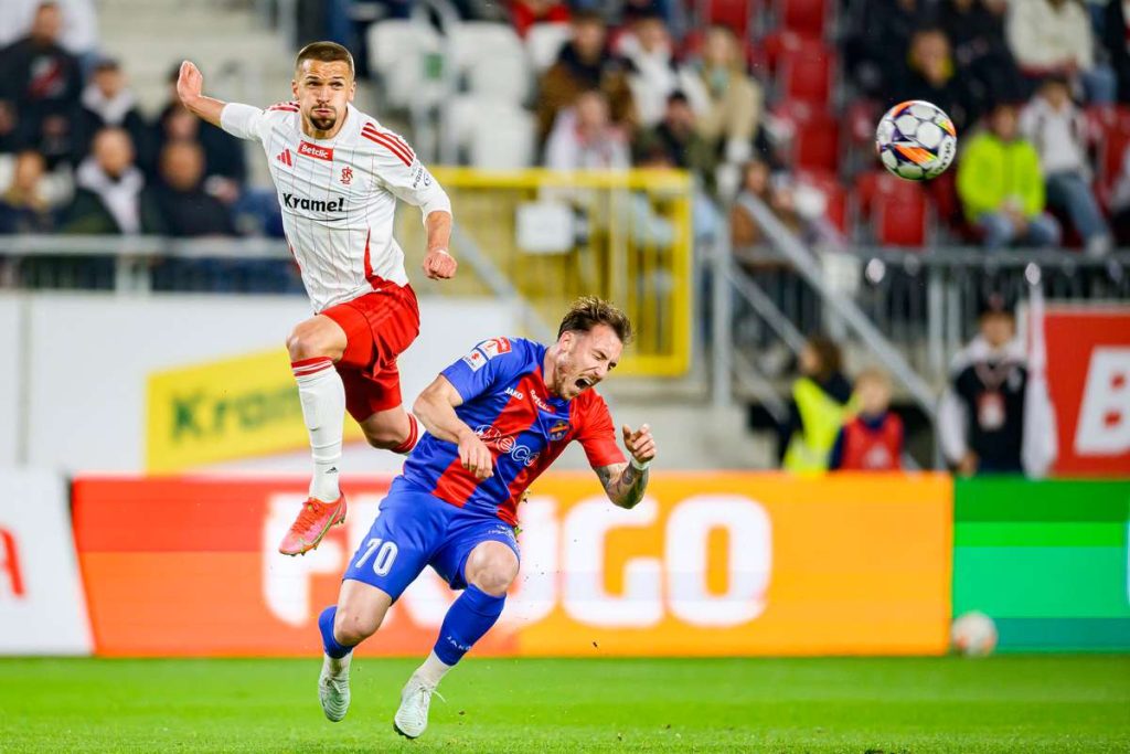 Łks и движение не удалось фанаты, победный марш Полонии Варшава к Премьер -лиге