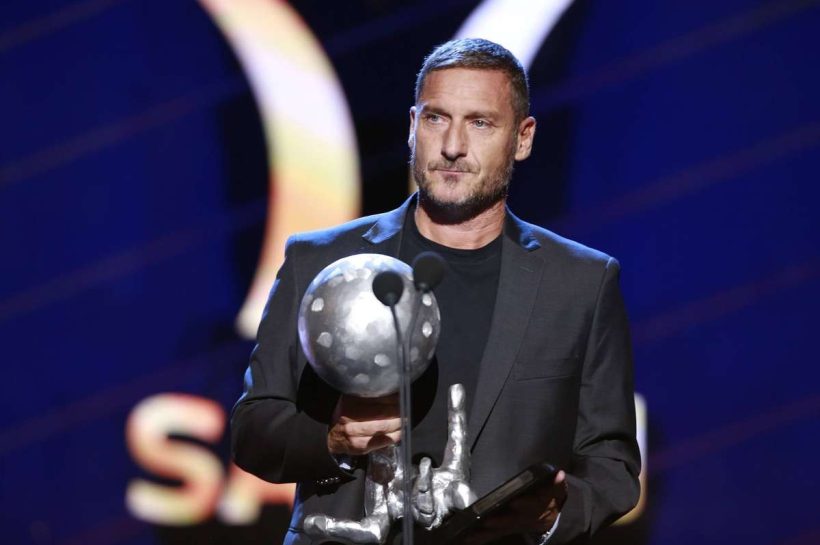 Тотти сталкивается с критикой, посещает Москву: я не политик или дипломат, а спортсмен