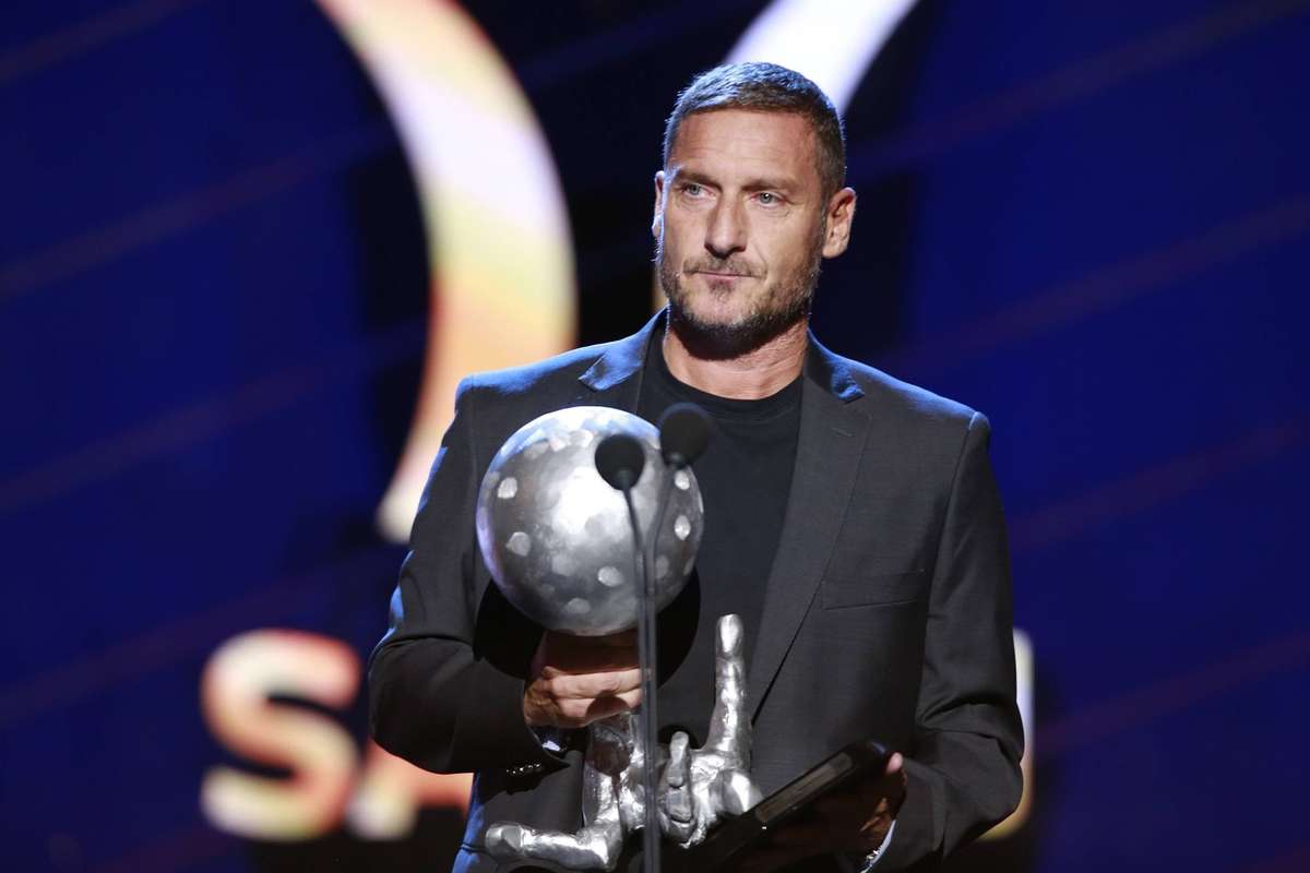 Тотти сталкивается с критикой, посещает Москву: я не политик или дипломат, а спортсмен