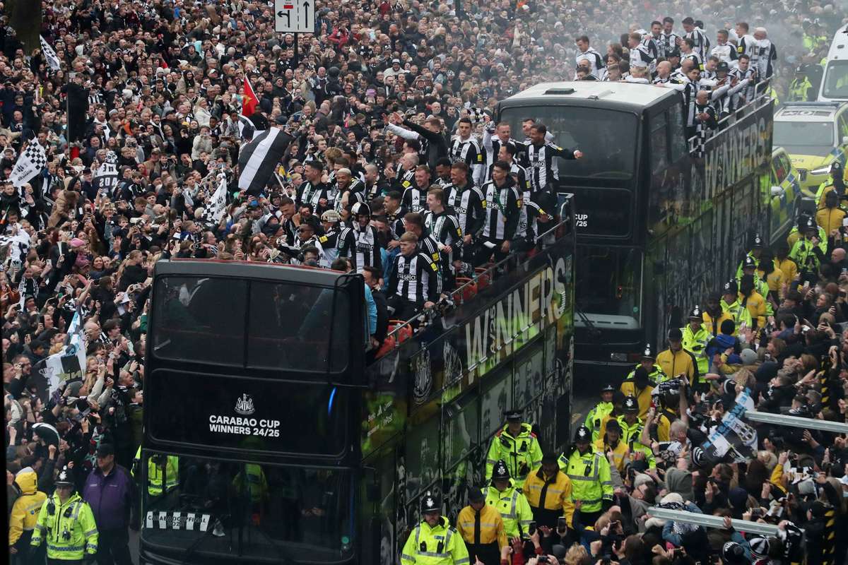Ньюкасл празднует конец кубка Drudge