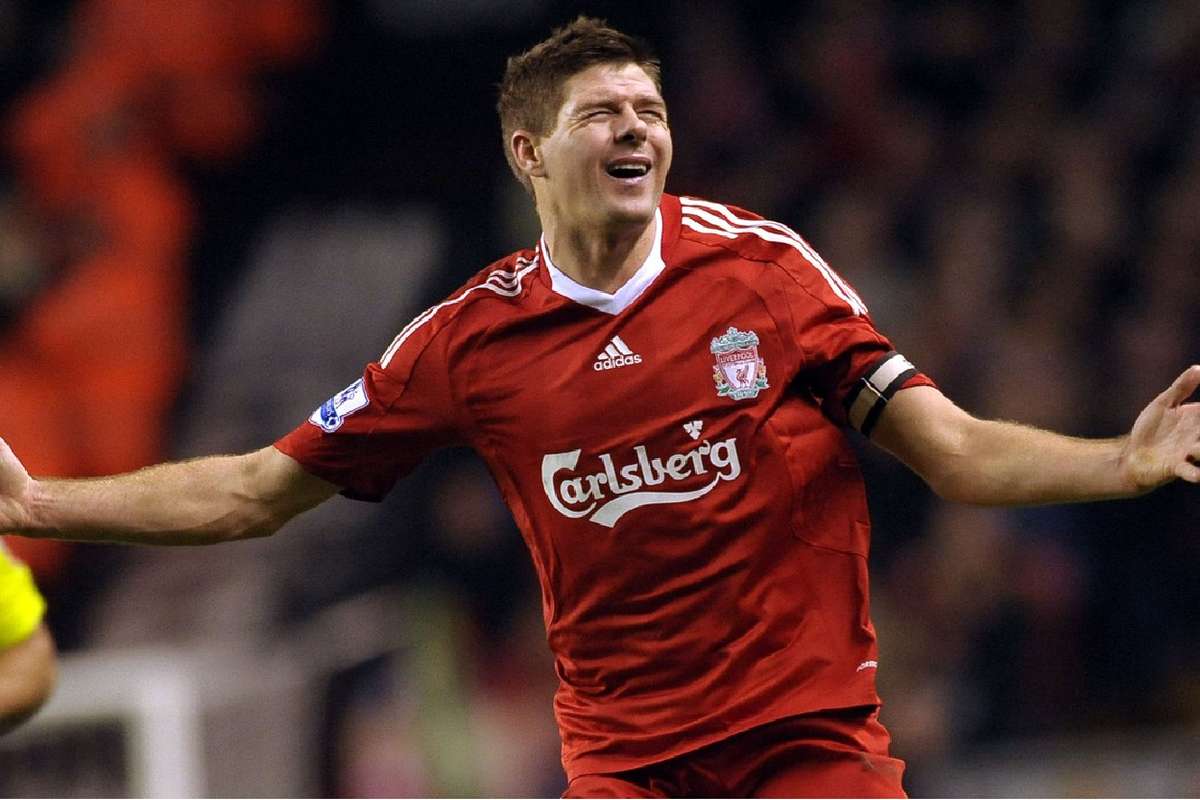 Ливерпуль объявляет о многолетнем сотрудничестве с Adidas в области спортивных костюмов