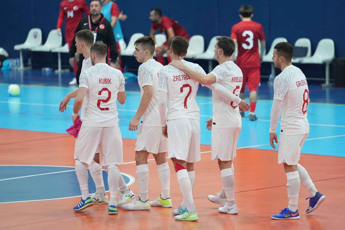 Польская сборная победила Молдовию и сделала шаг к чемпионатам Европы