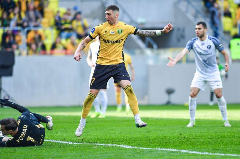 Суббота с Ekstraklasa: Doublet's Bergier дает еще одну победу Гиксы на новом стадионе