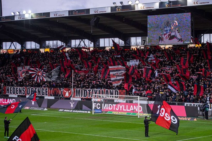 Чемпионы Дании висят фанатом через десять лет после жестокого нападения