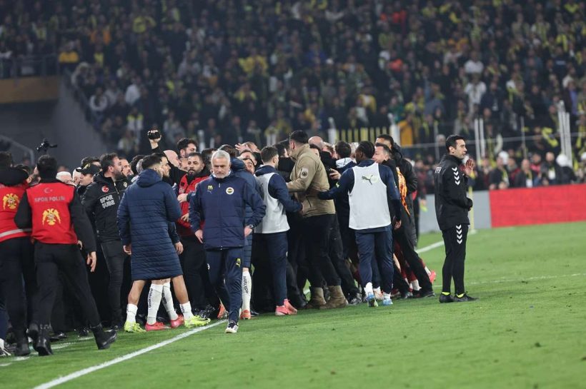 Продолжение инцидента с участием Моуринью, Фенербахче, обвиняет тренер в галатасарае в театральности