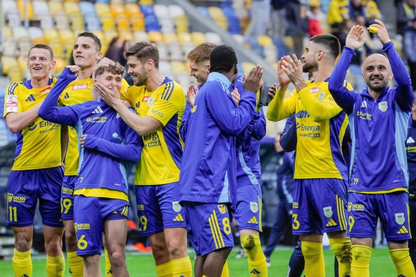 Арк стучит на ворота Экстракласа. Висла выигрывает с Погонь, ничья Полонии с Плоком