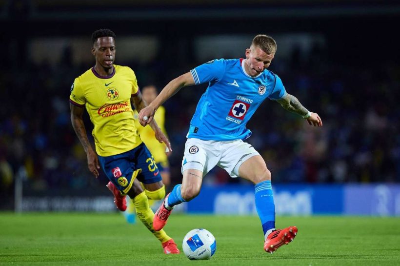 Круз Азул с продвижением в полуфинал Лиги чемпионов КОНКАКАФ, помогает Матеуш Богуш