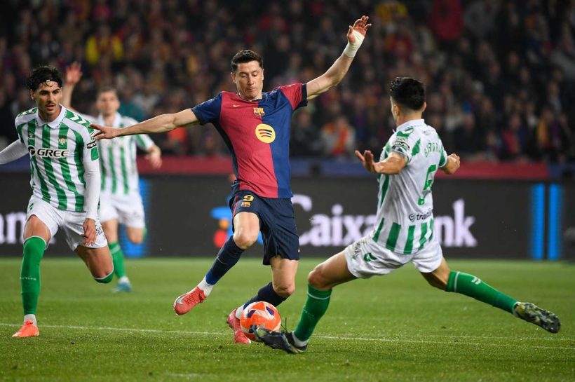 Барселона задержана Бетисом. Фантастическая защита Zczęsny, бесцветный lewandowski