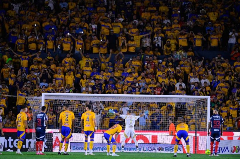 Вратарь Тигрес на пенальти повернул спину. Рамос, вероятно, попал в сеть