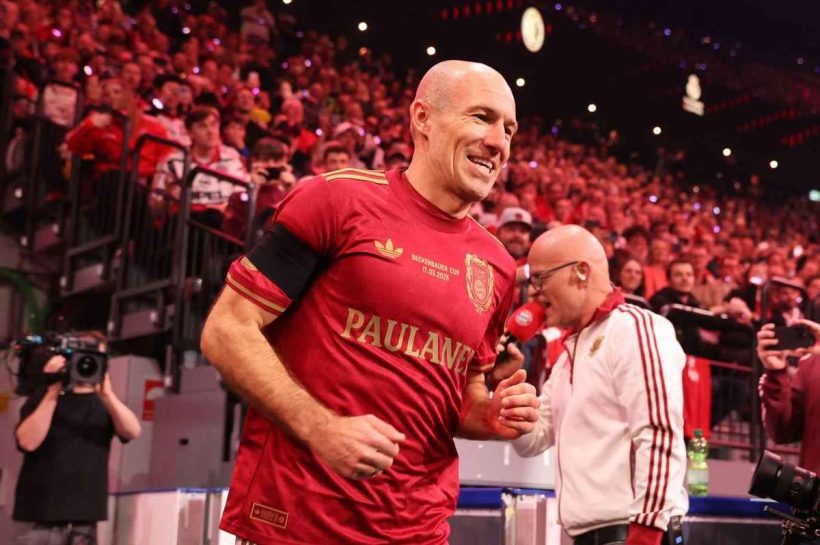 Официально! Арджен Роббен вернулся домой, на этот раз в качестве тренера ... Команда U14