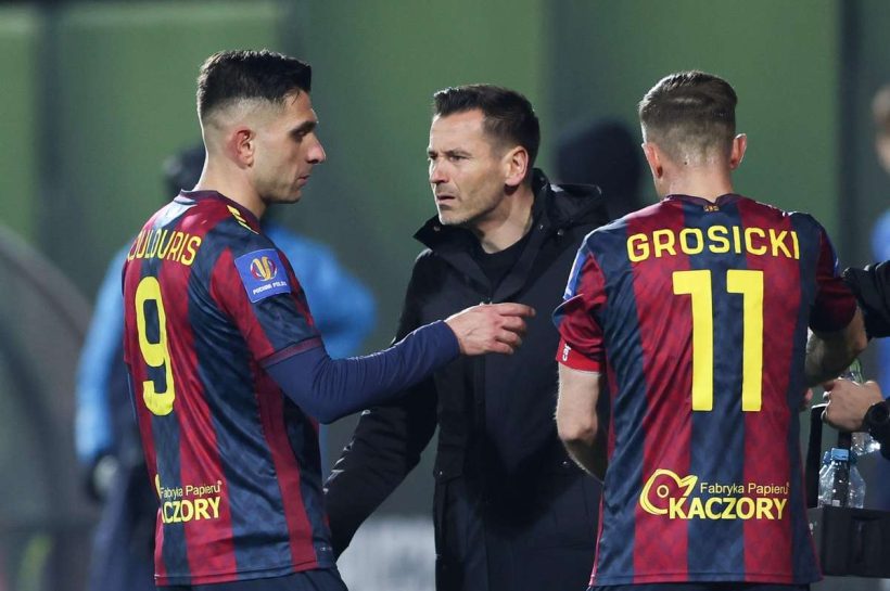 Гросицки и Коулурис сломали бессильнее носильщиков, преследование игры на подиуме все еще в игре