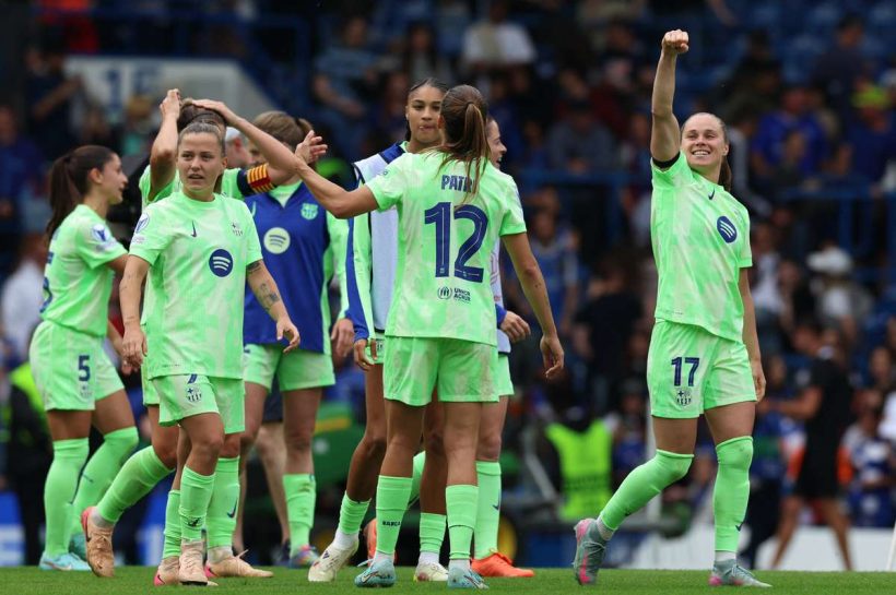 Эва Пиджор Футбол в испанской лиге. Он получит приз перед матчем против La Coruna