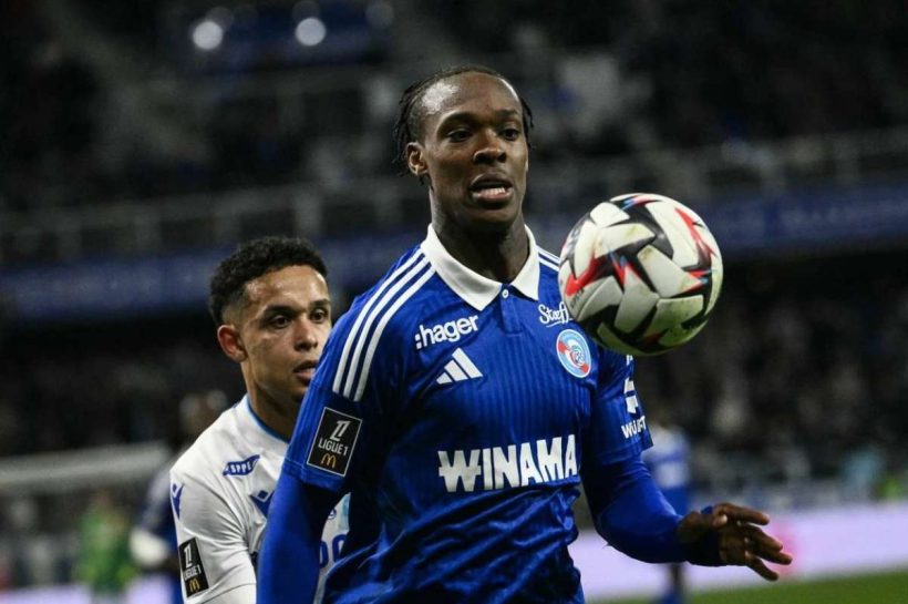 Челси получит игрока из сестринского клуба? Голландский нападающий в блюзе