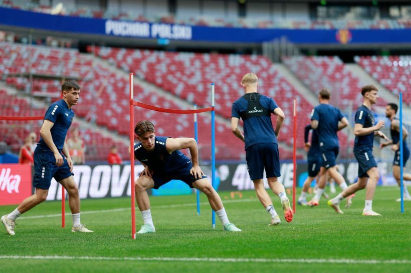 Плотно и громко вокруг арены финала Кубка польского. Поклонники собираются в PGE Narodowy