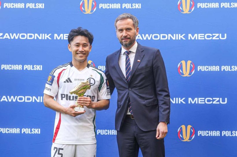 Ryoya Morishita с золотой обувью для лучшего игрока в финале Plock Cup Final