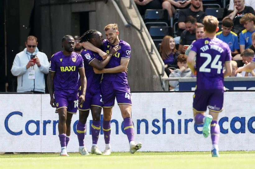 Гелика и листовые голы в задней комнате английского ekstraklas