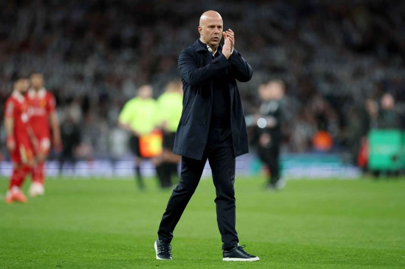 Он относится к остальной части сезона как начало следующего. Слот показывает, как Клопп поздравил его