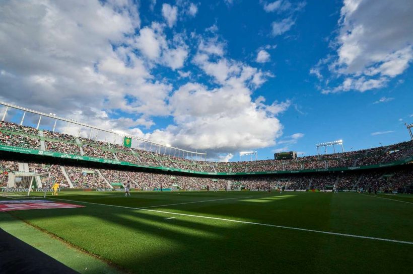 Поклонники испанского испанского клуба Elche, лишенного их деликатеса