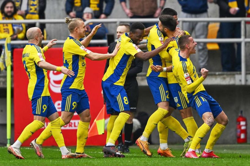 Арка и Брук-Бета могут продвинуться в Премьер-лигу в эти выходные