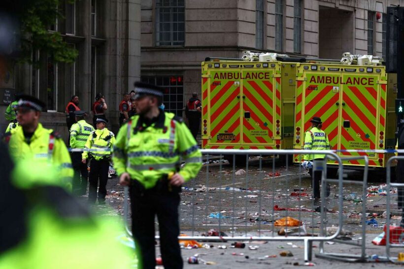 Автомобиль вошел в группу людей во время празднования Ливерпуля, водитель арестовал