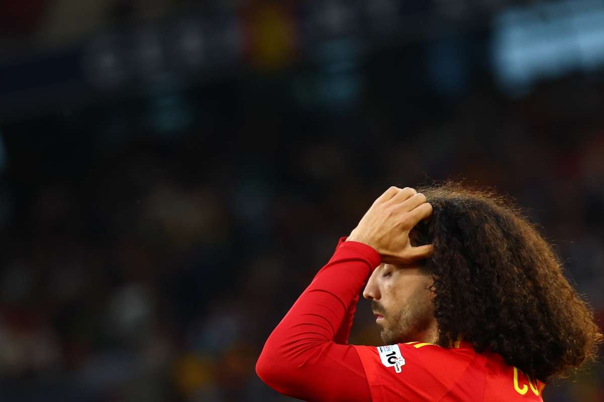 Штутгарт не прощал Кукурелли, свистки каждый раз, когда бал был затронут испанцем